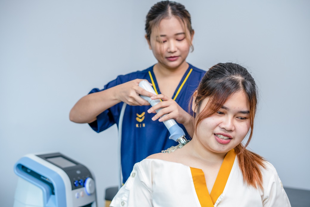 เลเซอร์ อัลตราซาวน์ กระตุ้นไฟฟ้า โดยทีม นักกายภาพบำบัด และ นักกิจกรรมบำบัด